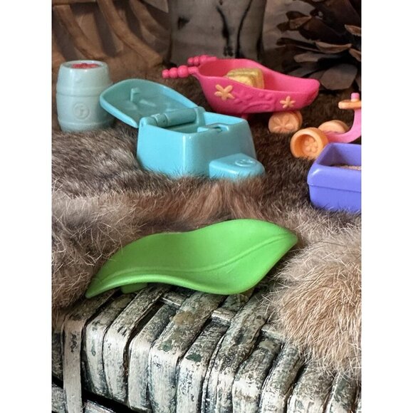 Littlest Pet Shop 2006 Portable Pets Wheelbarrow Toy Box Tricycle Leaf Hay - Picture 3 of 3